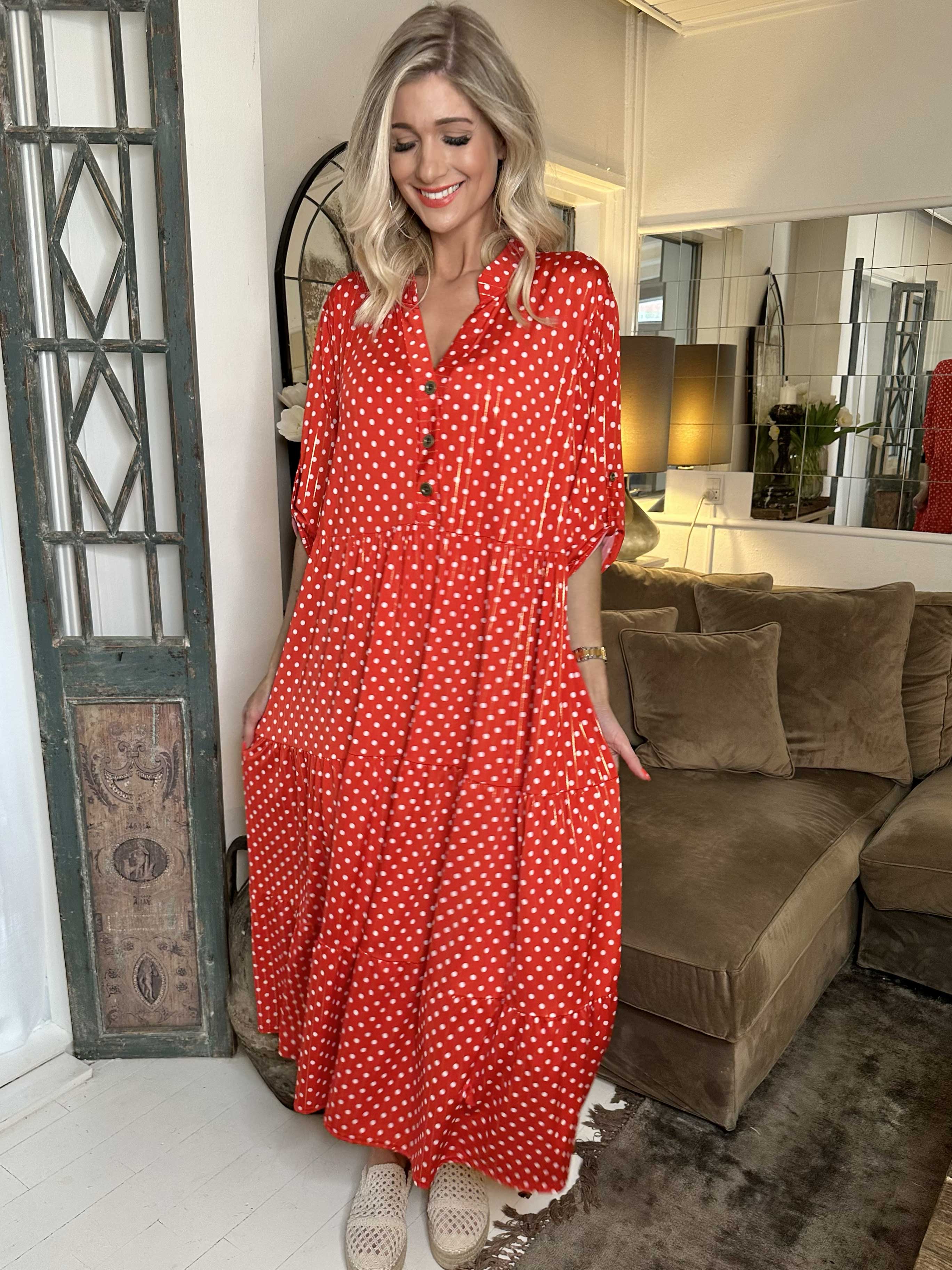 Milano Dot - Lang kjole med prikker og lag på lag look